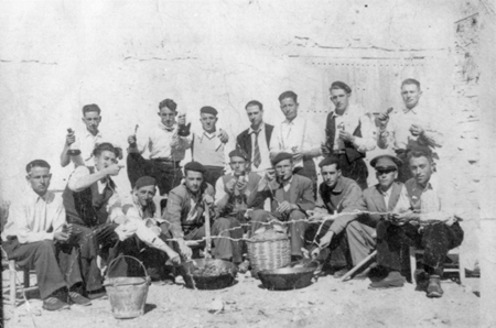 Comiendo y bebiendo en porrÃ³n. Pozuel