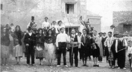 Vecinos en fiestas. Pozuel