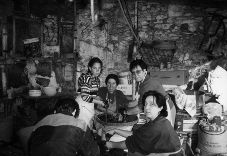 Mujeres preparando el mondongo. Pozuel