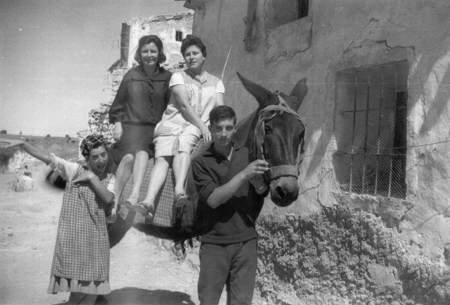JÃ³venes con caballerÃ­a. Pozuel