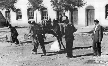 Hombres con caballerÃ­a. Pozuel