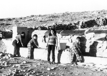 NiÃ±os en el abrevadero. Pozuel