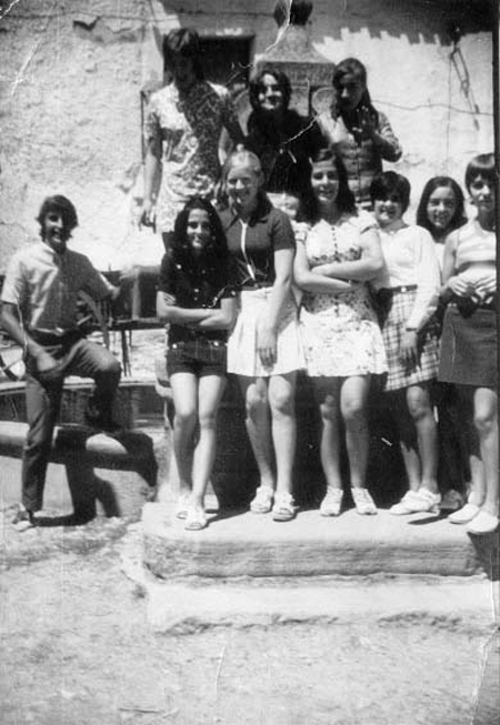 JÃ³venes en la fuente. Pozuel