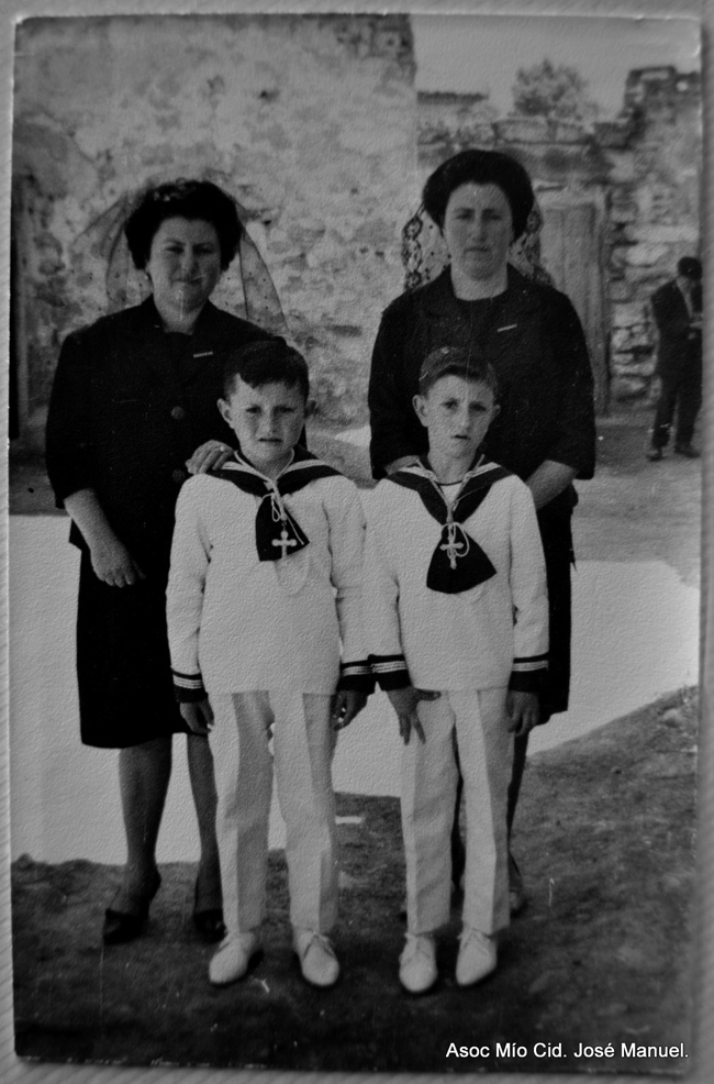 Mujeres y niÃ±os de ComuniÃ³n.