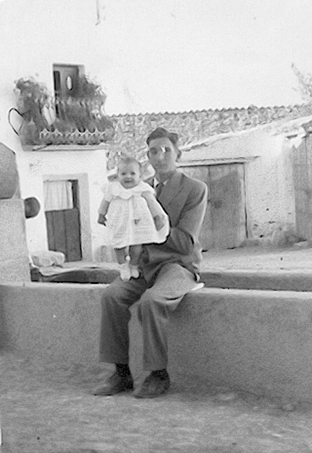 Hombre con bebÃ©. Pozuel