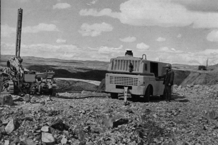 Equipo de perforaciÃ³n Holman. AÃ±o 1969. Ojos Negros.
