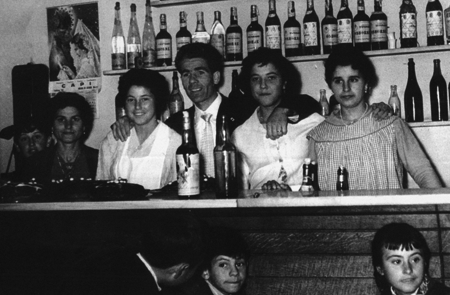 Antiguo casino. Aprox. 1957. Ojos Negros.