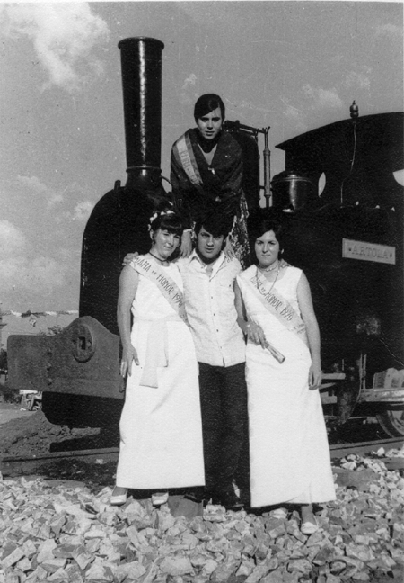 Ganadores de un concurso de belleza. Ojos Negros.