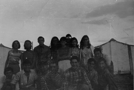 Grupo de jÃ³venes de Ojos Negros.