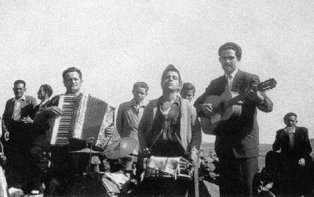 Ronda por el barrio. Ojos Negros.