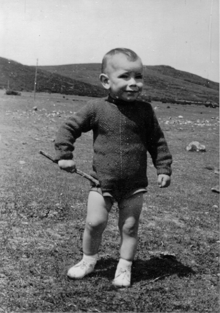 Retrato de un bebÃ©. Ojos Negros.