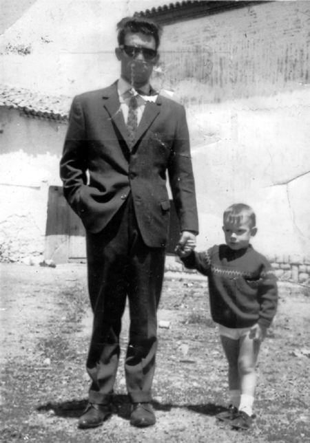 Retrato de un padre con su hijo. Ojos Negros.