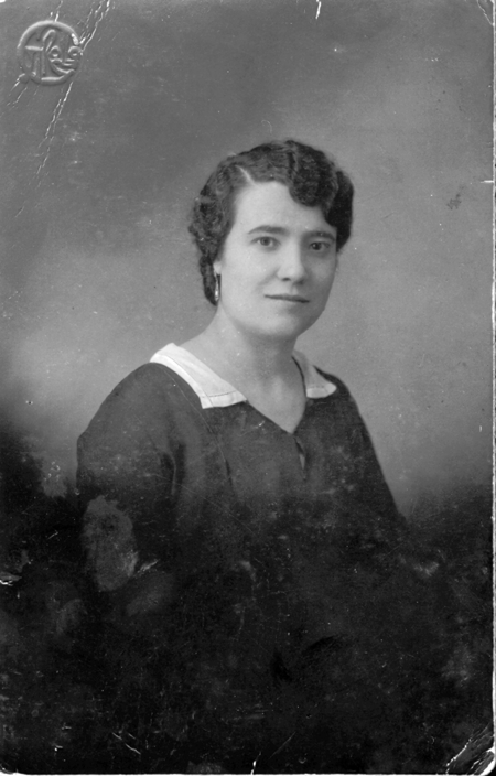 Retrato de una mujer. Ojos Negros.