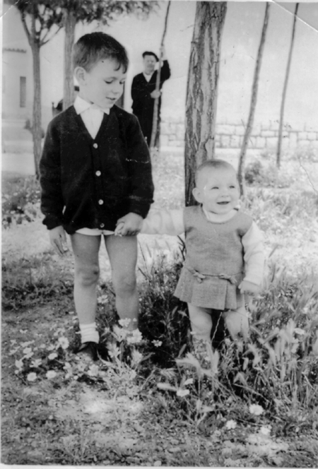 Retrato de dos niÃ±os. Ojos Negros.