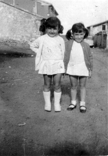 Retrato de dos niÃ±as. Ojos Negros.