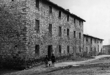 Casas de Arriba. Ojos Negros.