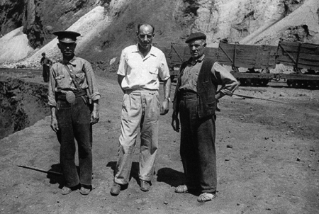 Guarda en las minas. Ojos Negros.