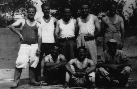 Grupo de obreros de contruÃ­an la Iglesia. Ojos Negros.