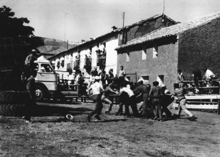 Vaquillas en las fiestas. Ojos Negros.