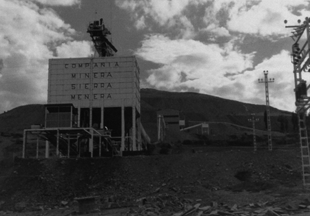 Tolvas  y cargadero. Ojos Negros. DÃ©cada 1970.