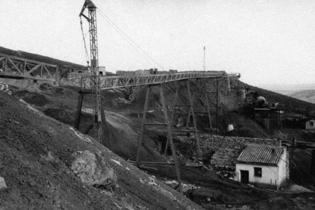 Cinta transportadora del mineral. Ojos Negros.