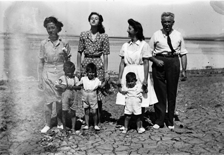Retrato de la Familia Fuertes Valero. AÃ±o 1949. Tornos.