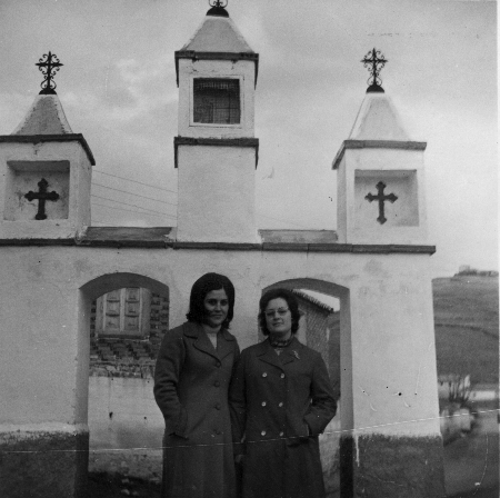 Retrato junto al calvario que se trasladÃ³. Tornos