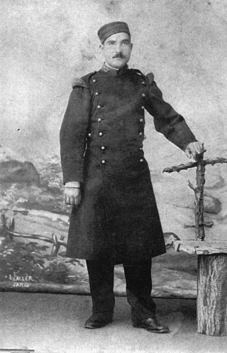 Hombre con uniforme. Tornos