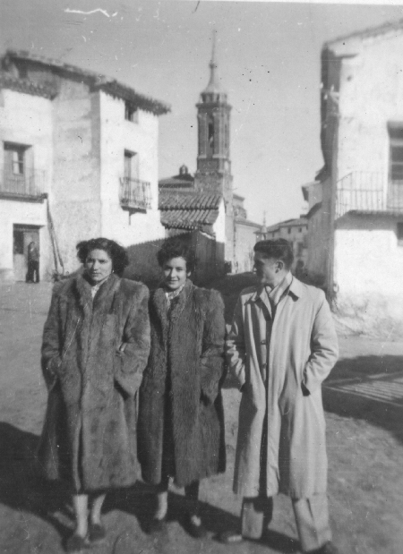 Amigos en la plaza. Tornos