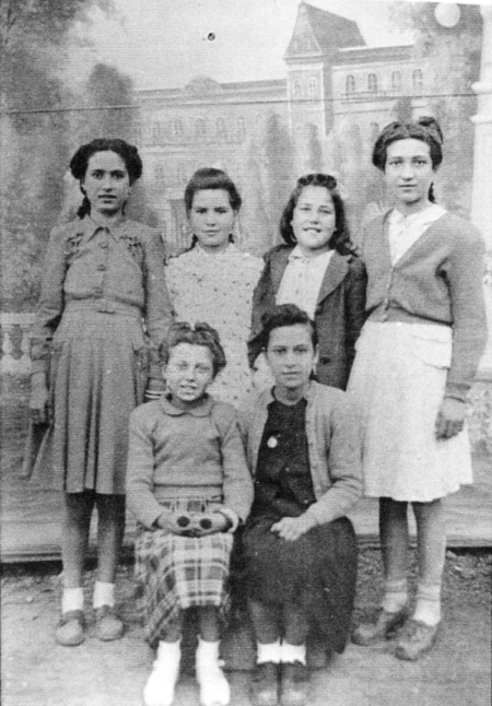 Grupo de niÃ±as. Tornos