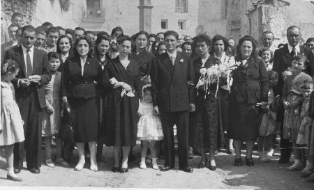 Grupo familiar con los reciÃ©n casados. Tornos