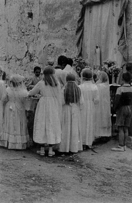 Altar en la calle. Tornos