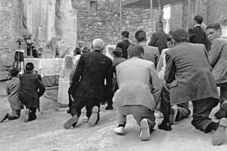 Altar en la calle. Tornos