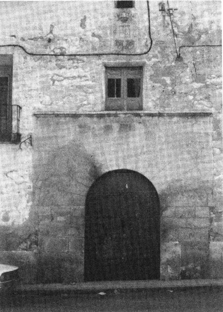 Portal de la casa de los Mateo Costero Olma. Monreal.