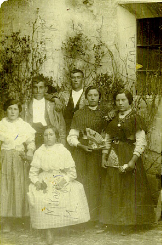 Mis abuelos y mis tios abuelos