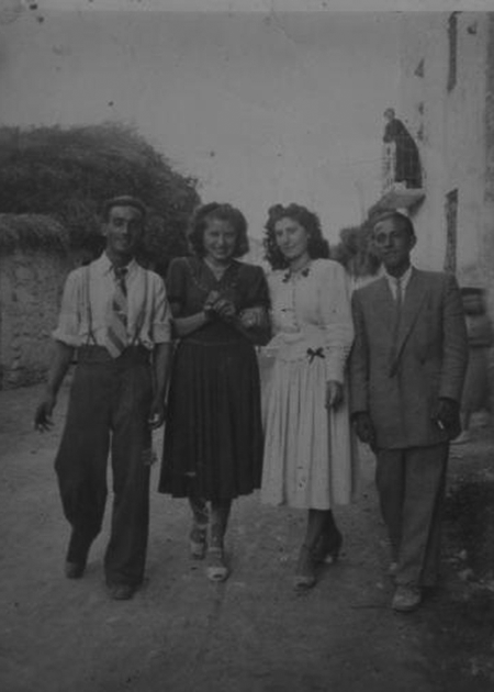 Parejas en el baile. Torralba de los Sisones.