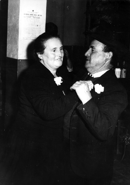 Retrato de pareja en el baile. Torralba de los Sisones.