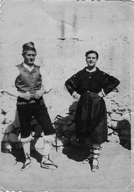 Pareja bailando jotas.Torralba de los Sisones.