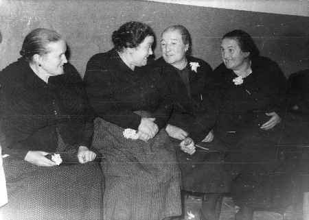 SeÃ±oras en el baile. Torralba de los Sisones.