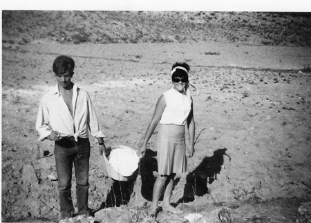 Pareja en el campo. Torralba de los Sisones.