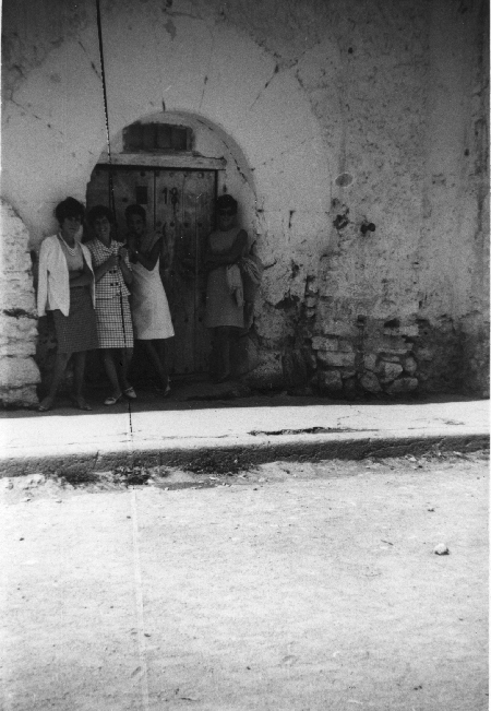 Grupo de chicas. Torralba de los Sisones.