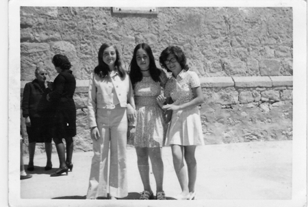 Tres jÃ³venes en Torralba de los Sisones.