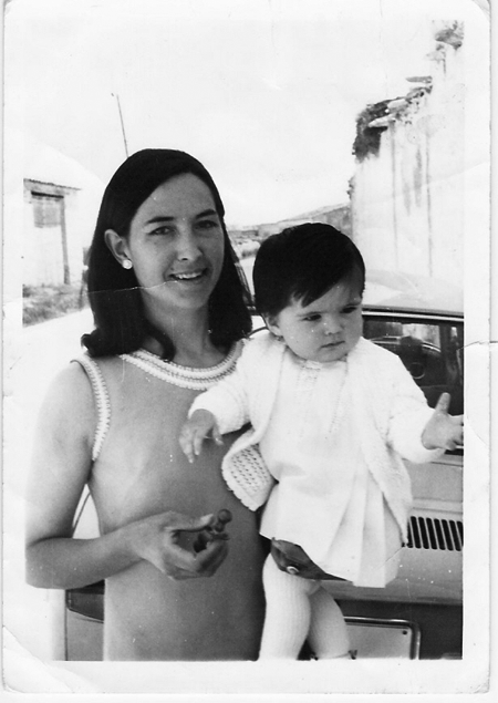 Retrato de mujer con niÃ±a. Torralba de los Sisones.