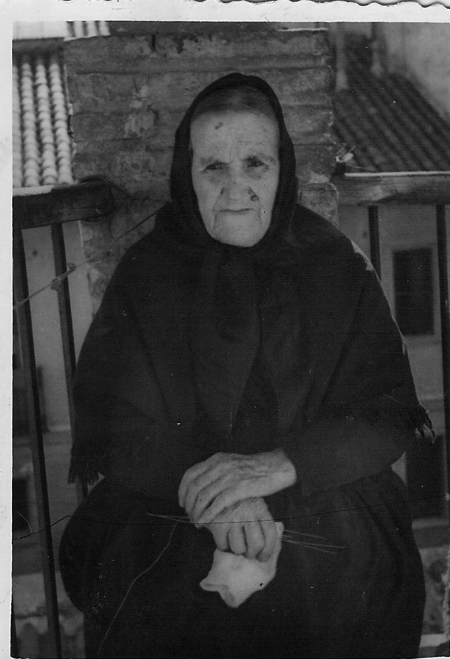 Anciana. Torralba de los Sisones.