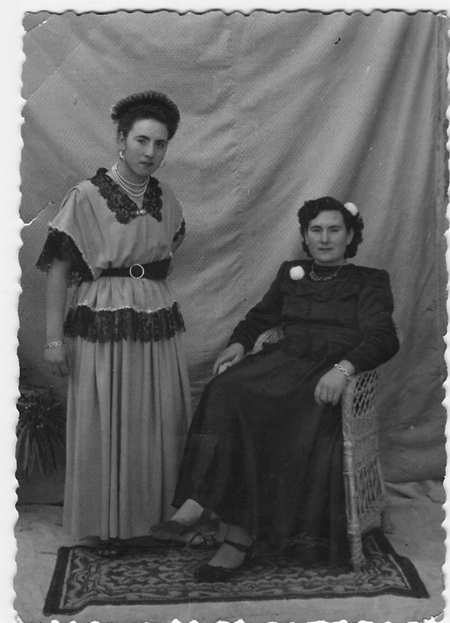 Retrato de dos mujeres. Torralba de los Sisones.