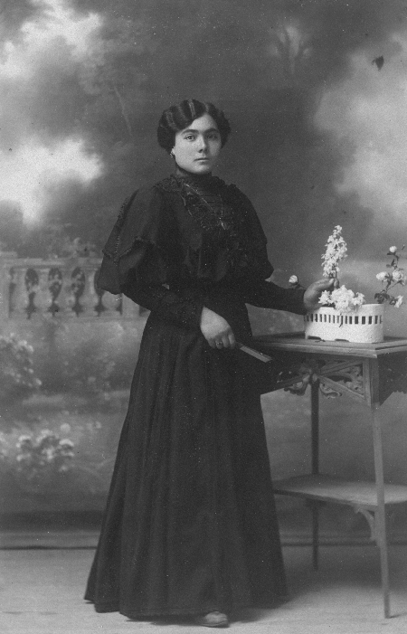 Retrato de mujer. Torralba de los Sisones.