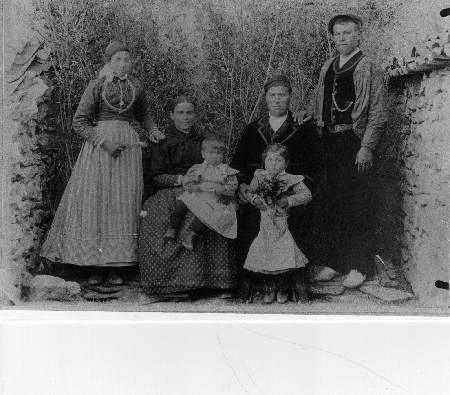 Retrato familiar. Torralba de los Sisones.