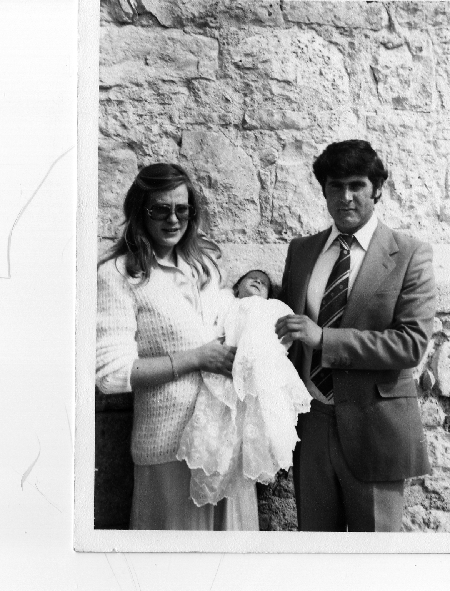 Pareja con bebÃ©. Torralba de los Sisones.