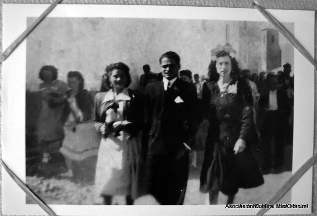 Novios y madrina de boda.