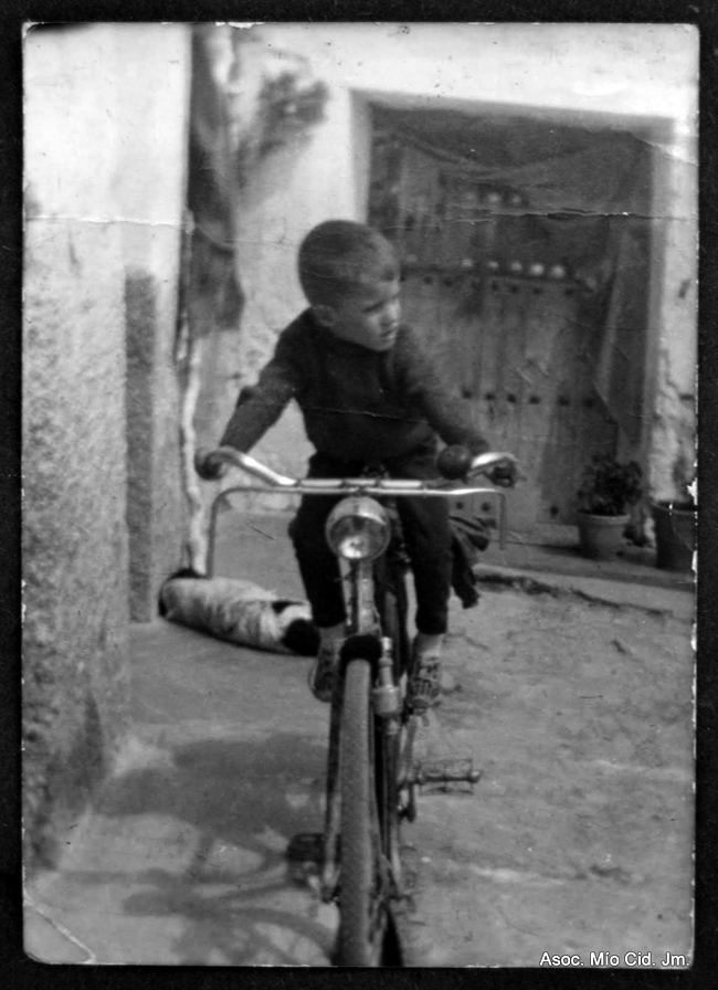 NiÃ±o en bicicleta